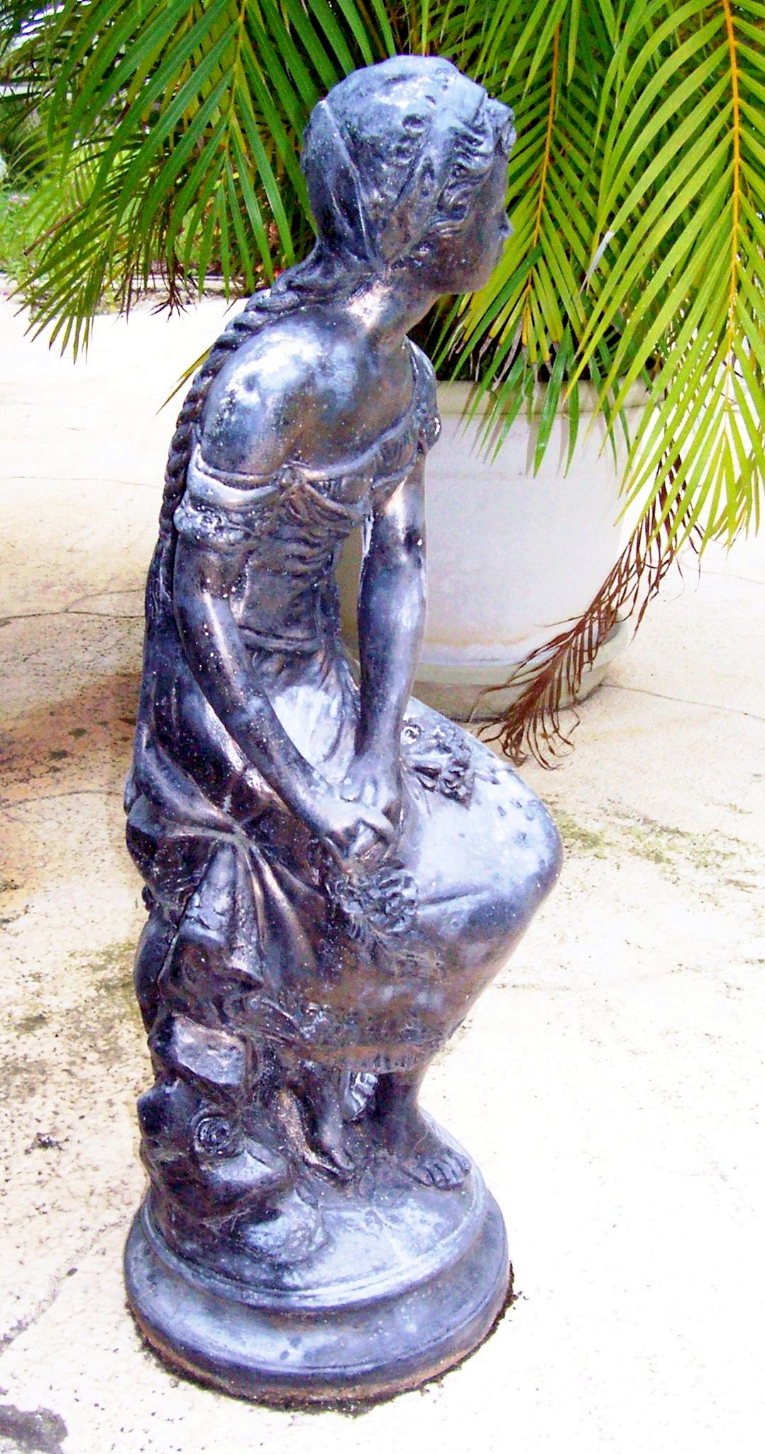 Maiden Sitting Garden Dkbronze Side12x35