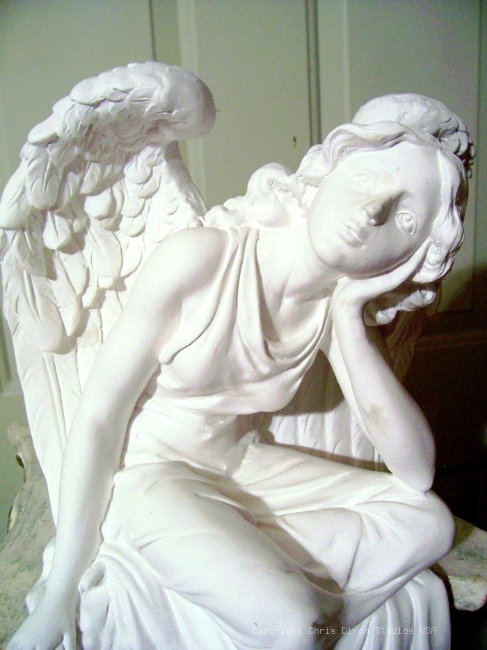 Angel Sitting 18x10 Detail